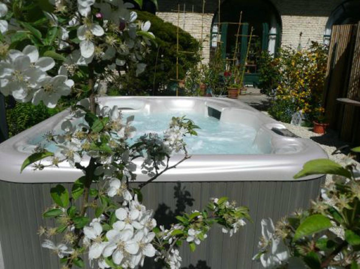 Manoir De Bois En Ardres Bed and Breakfast Exterior foto