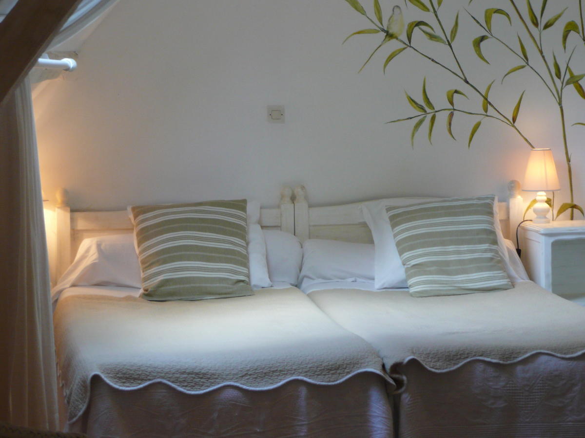 Manoir De Bois En Ardres Bed and Breakfast Habitación foto
